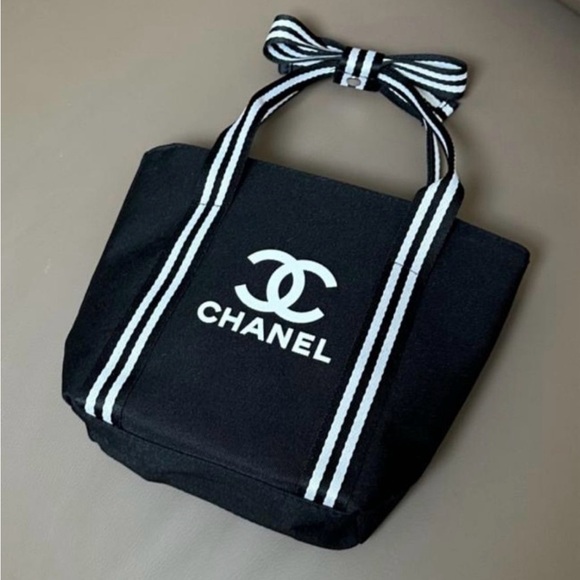 Black Tote with White Accents - Picture 4 of 13